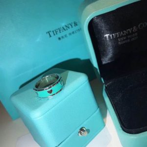 TIFFANY & CO. JEWELREY – WJL71
