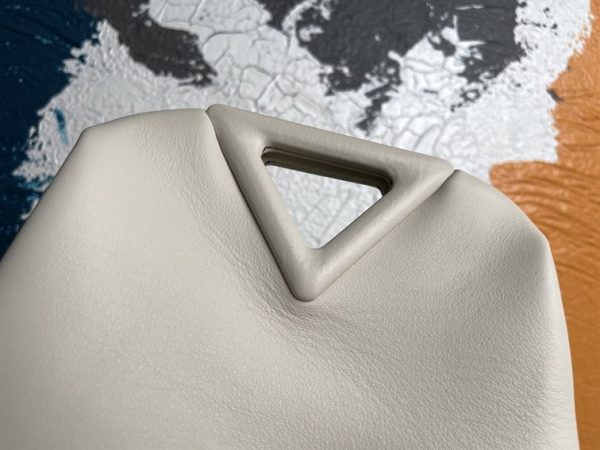 BOTTEGA VENETA WOMEN’S POINT IN CHALK – WBV20 - Image 3
