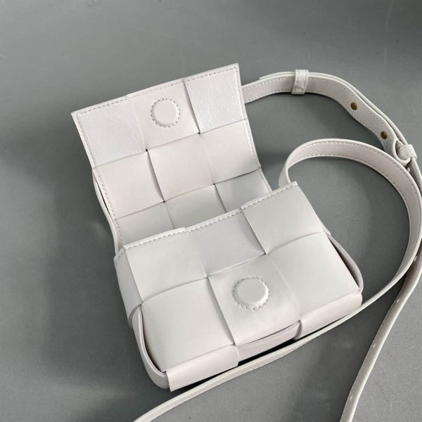 BOTTEGA VENETA CASSETTE IN WHITE – WBV06 - Image 6