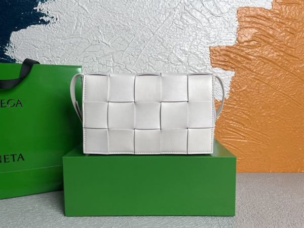 BOTTEGA VENETA WOMEN’S CASSETTE IN WHITE – WBV08 - Image 2