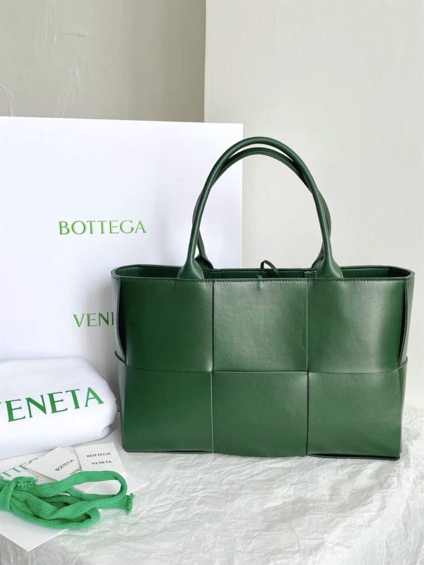 BOTTEGA VENETA WOMEN’S ARCO TOTE IN RAINTREE – WBV32 - Image 8