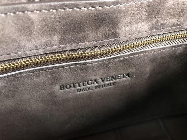 BOTTEGA VENETA WOMEN’S CHAIN CASSETTE IN FONDANT – WBV03 - Image 5