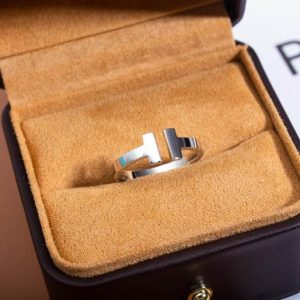 TIFFANY & CO. JEWELREY – WJL69