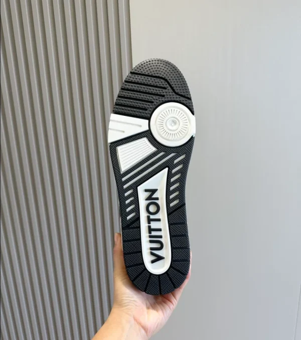 LOUIS VUITTON SNEAKER – LSVT325 - Image 6