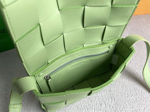 BOTTEGA VENETA WOMEN’S CASSETTE IN PISTACHIO – WBV10 - Image 8