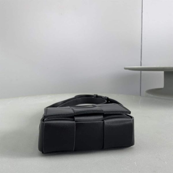 BOTTEGA VENETA MEN’S CASSETTE IN BLACK – WBV07 - Image 3