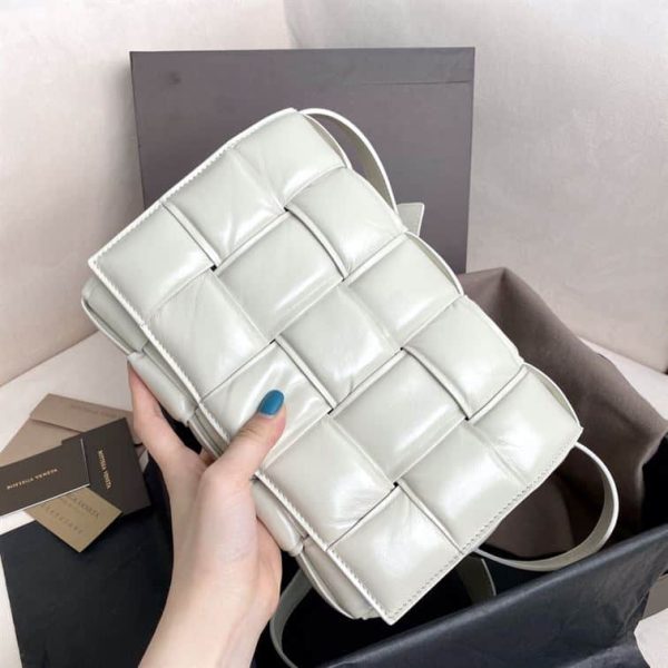 BOTTEGA VENETA WOMEN’S PADDED CASSETTE IN CHALK – WBV11 - Image 3
