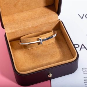 TIFFANY & CO. JEWELREY – WJL66