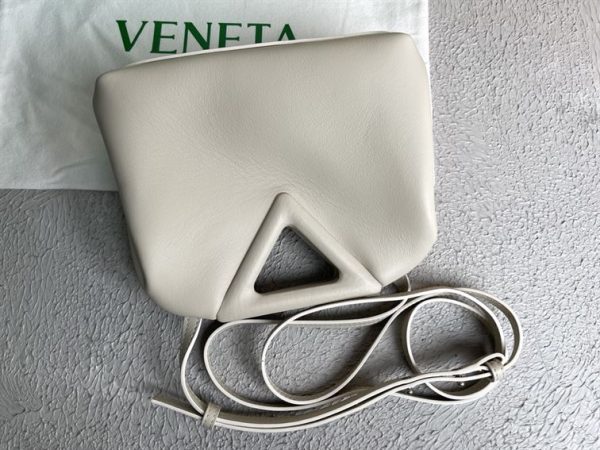 BOTTEGA VENETA WOMEN’S POINT IN CHALK – WBV20 - Image 4