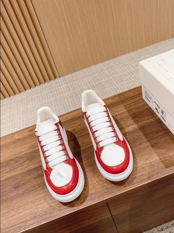 ALEXANDER MCQUEEN MEN’S OVERSIZED SNEAKER – AM32 - Image 3