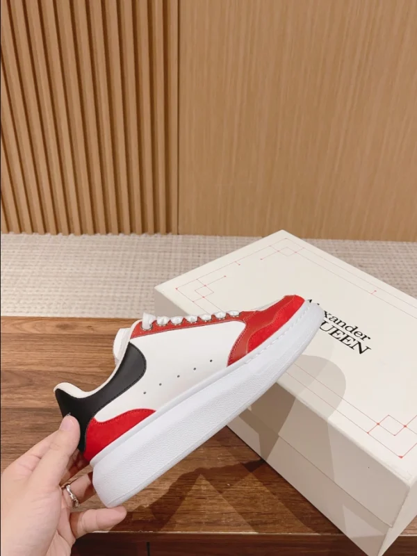 ALEXANDER MCQUEEN MEN’S OVERSIZED SNEAKER – AM32 - Image 2