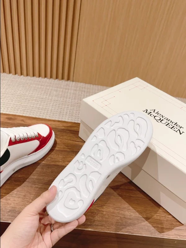 ALEXANDER MCQUEEN MEN’S OVERSIZED SNEAKER – AM32 - Image 4