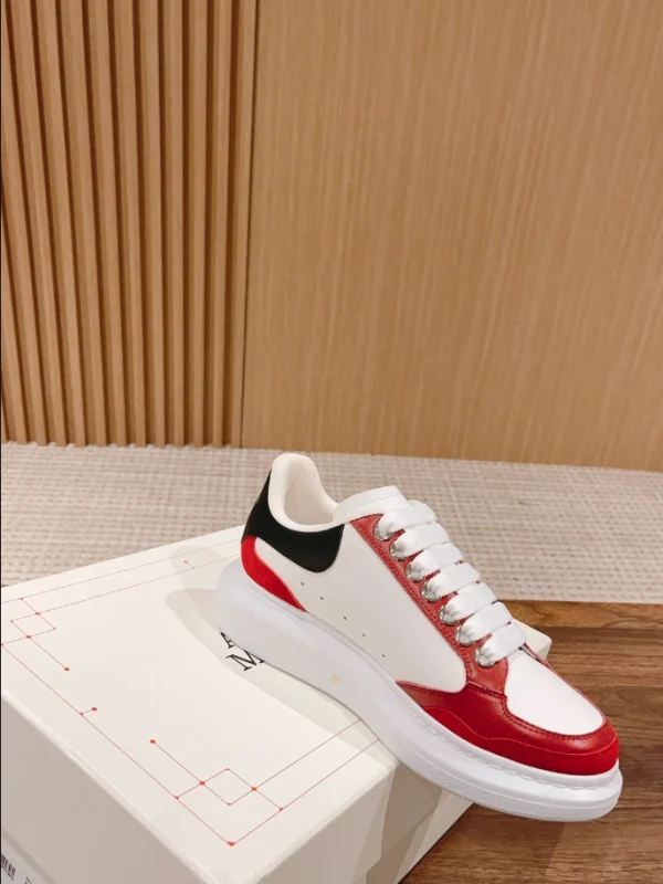 ALEXANDER MCQUEEN MEN’S OVERSIZED SNEAKER – AM32 - Image 9