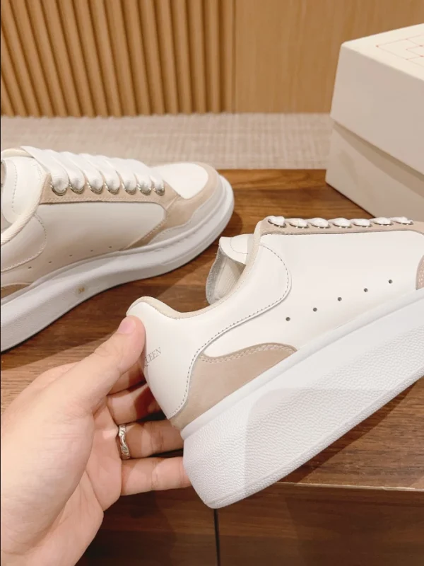ALEXANDER MCQUEEN MEN’S OVERSIZED SNEAKER – AM33 - Image 8