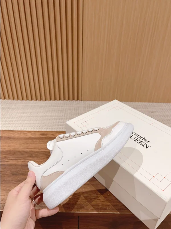 ALEXANDER MCQUEEN MEN’S OVERSIZED SNEAKER – AM33 - Image 2
