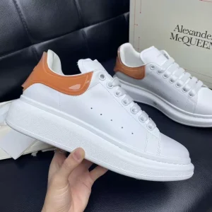 ALEXANDER MCQUEEN MEN’S OVERSIZED SNEAKER – AM34