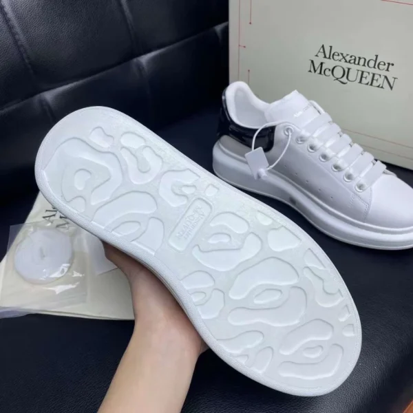 ALEXANDER MCQUEEN MEN’S OVERSIZED SNEAKER – AM35 - Image 3