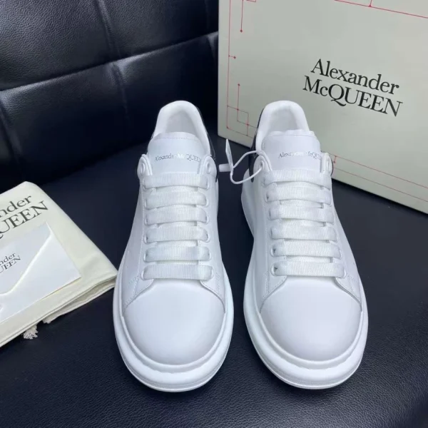 ALEXANDER MCQUEEN MEN’S OVERSIZED SNEAKER – AM35 - Image 6