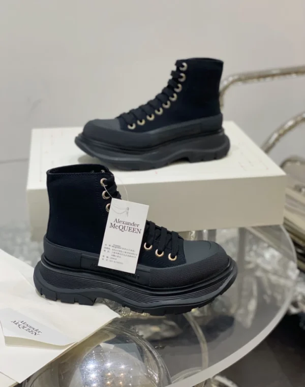 ALEXANDER MCQUEEN MEN’S TREAD SLICK BOOT IN BLACK – AM22 - Image 5