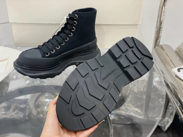 ALEXANDER MCQUEEN MEN’S TREAD SLICK BOOT IN BLACK – AM22 - Image 6