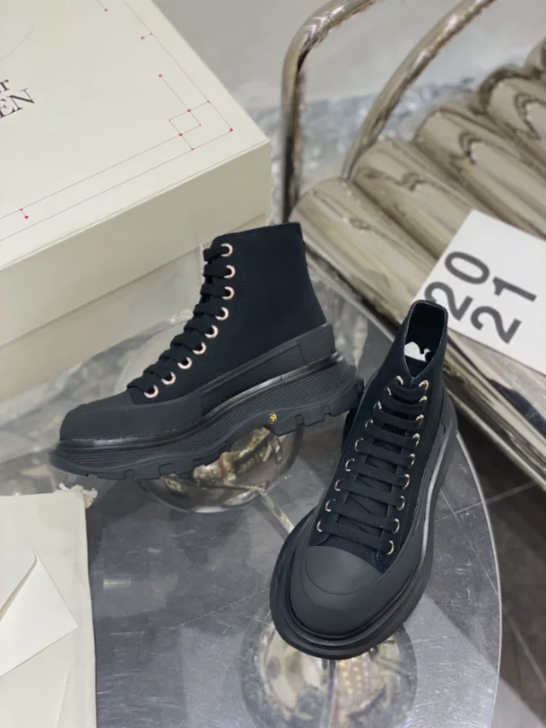 ALEXANDER MCQUEEN MEN’S TREAD SLICK BOOT IN BLACK – AM22 - Image 8