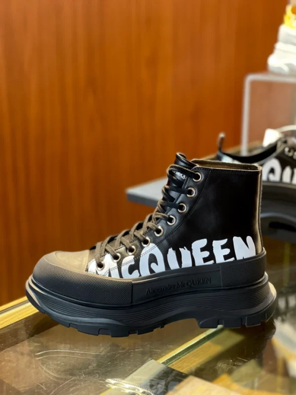 ALEXANDER MCQUEEN MEN’S TREAD SLICK BOOT IN BLACK – AM45 - Image 4