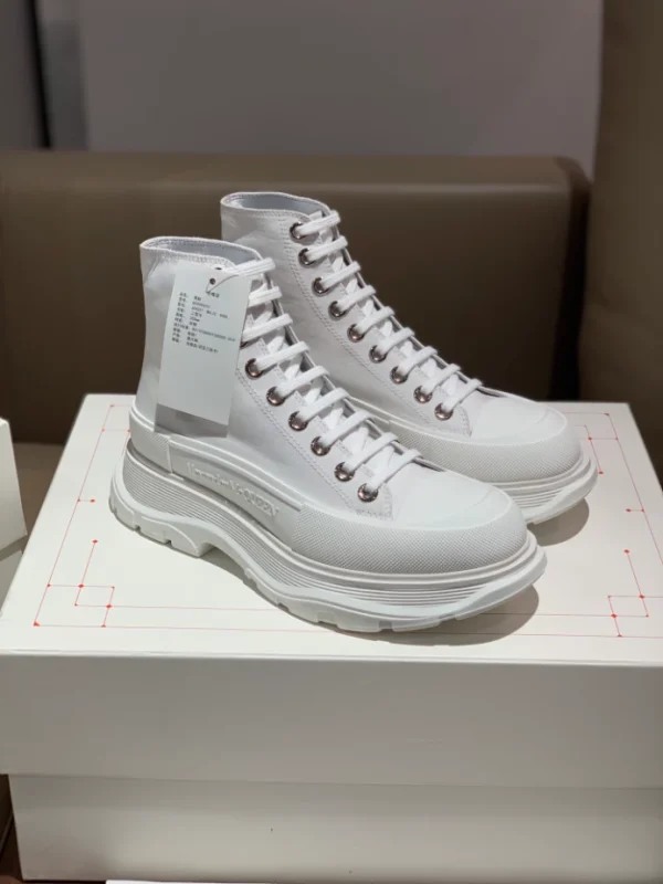 ALEXANDER MCQUEEN MEN’S TREAD SLICK BOOT IN WHITE – AM23 - Image 2
