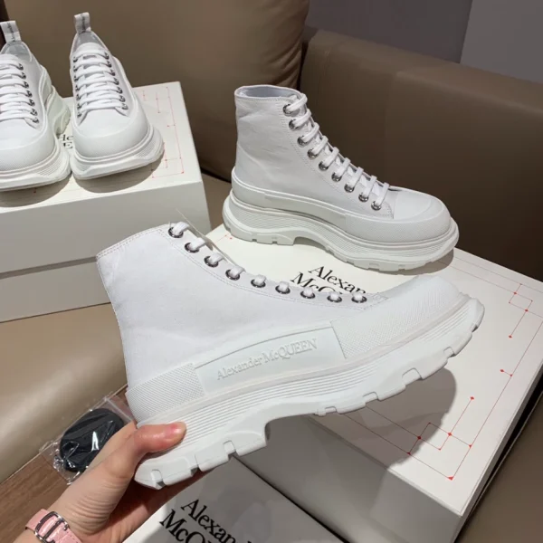 ALEXANDER MCQUEEN MEN’S TREAD SLICK BOOT IN WHITE – AM23 - Image 5