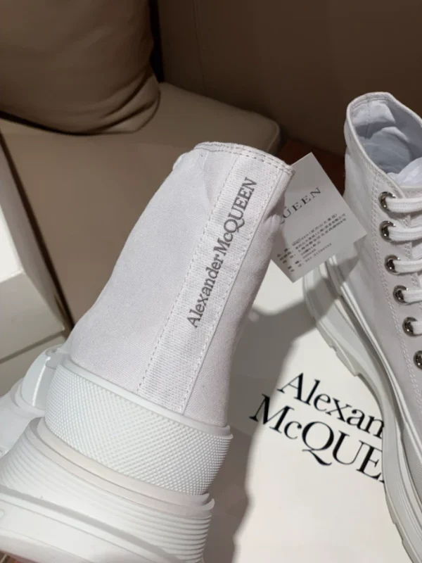 ALEXANDER MCQUEEN MEN’S TREAD SLICK BOOT IN WHITE – AM23 - Image 9