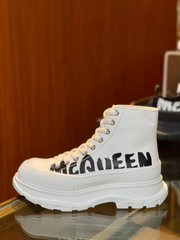 ALEXANDER MCQUEEN MEN’S TREAD SLICK BOOT IN WHITE – AM44 - Image 3