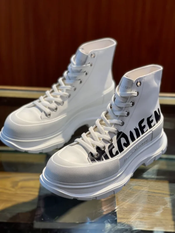 ALEXANDER MCQUEEN MEN’S TREAD SLICK BOOT IN WHITE – AM44 - Image 4