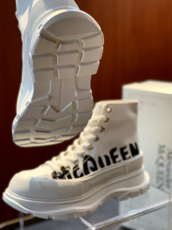 ALEXANDER MCQUEEN MEN’S TREAD SLICK BOOT IN WHITE – AM44 - Image 5