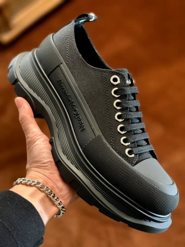 ALEXANDER MCQUEEN MEN’S TREAD SLICK LACE UP IN BLACK – AM26 - Image 3