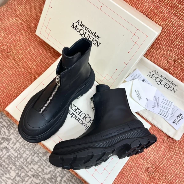 ALEXANDER MCQUEEN MEN’S TREAD SLICK ZIP BOOT IN BLACK – AM19 - Image 2