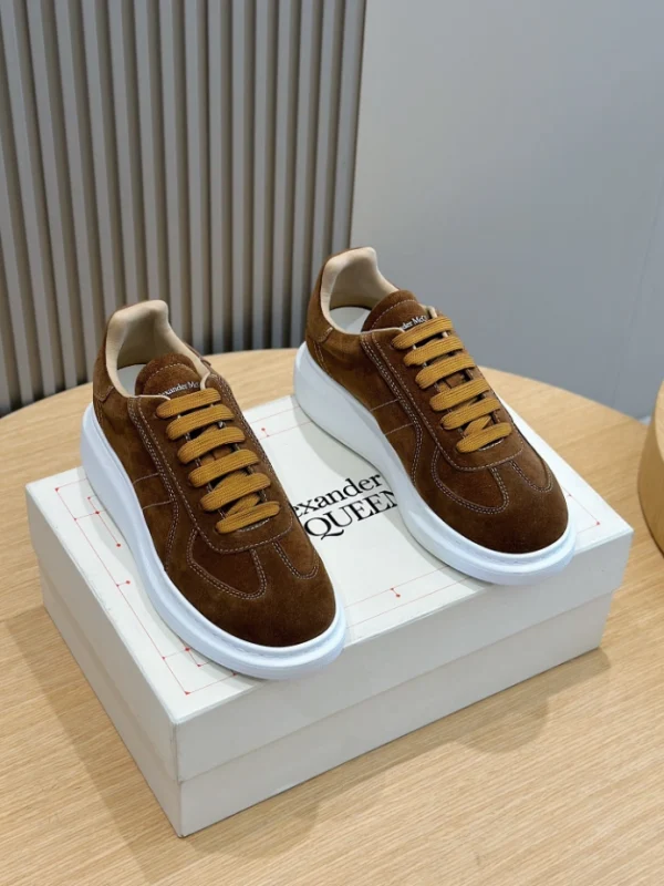 ALEXANDER MCQUEEN RETRO OVERSIZED SNEAKER – AM37 - Image 3