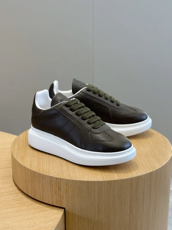 ALEXANDER MCQUEEN RETRO  OVERSIZED SNEAKER – AM39 - Image 2