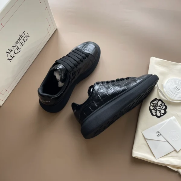 ALEXANDER MCQUEEN OVERSIZED SNEAKER – AM41 - Image 3