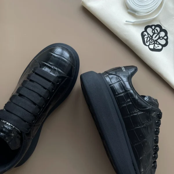 ALEXANDER MCQUEEN OVERSIZED SNEAKER – AM41 - Image 4