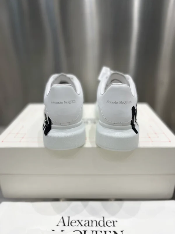 ALEXANDER MCQUEEN OVERSIZED SNEAKER – AM47 - Image 4