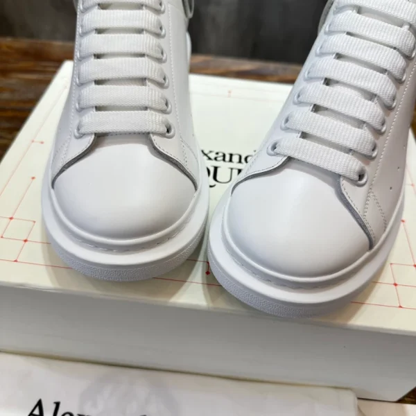 ALEXANDER MCQUEEN OVERSIZED SNEAKER – AM56 - Image 3