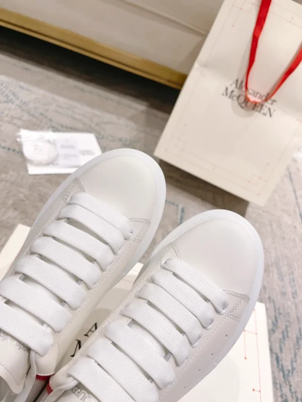 ALEXANDER MCQUEEN OVERSIZED SNEAKER – AM60 - Image 3