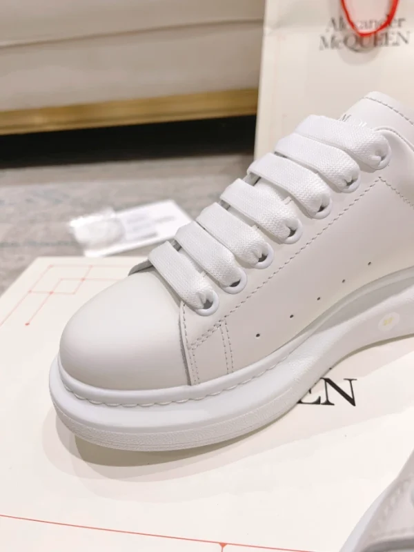 ALEXANDER MCQUEEN OVERSIZED SNEAKER – AM60 - Image 9
