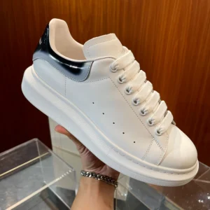 ALEXANDER MCQUEEN OVERSIZED SNEAKER – AM61