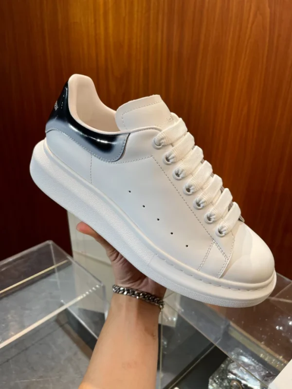 ALEXANDER MCQUEEN OVERSIZED SNEAKER – AM61