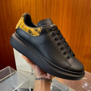 ALEXANDER MCQUEEN OVERSIZED SNEAKER – AM62