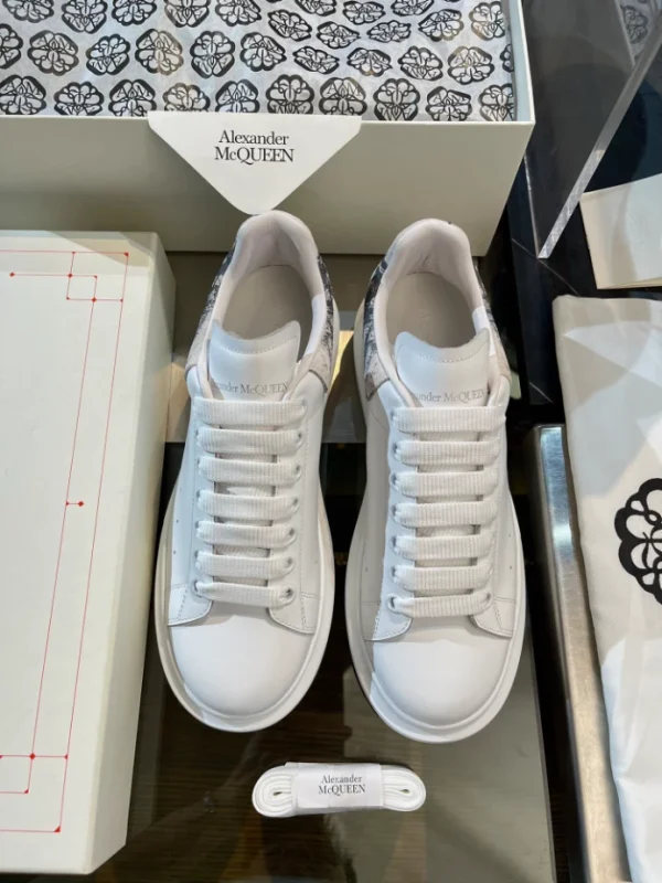 ALEXANDER MCQUEEN OVERSIZED SNEAKER – AM64 - Image 4