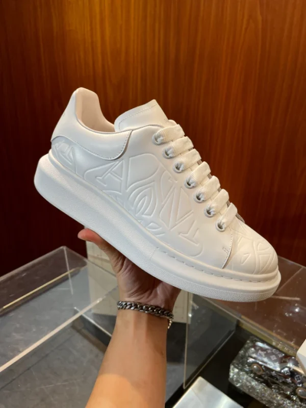 ALEXANDER MCQUEEN OVERSIZED SNEAKER – AM65