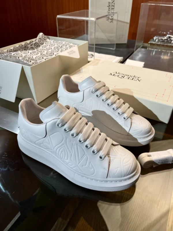 ALEXANDER MCQUEEN OVERSIZED SNEAKER – AM65 - Image 2