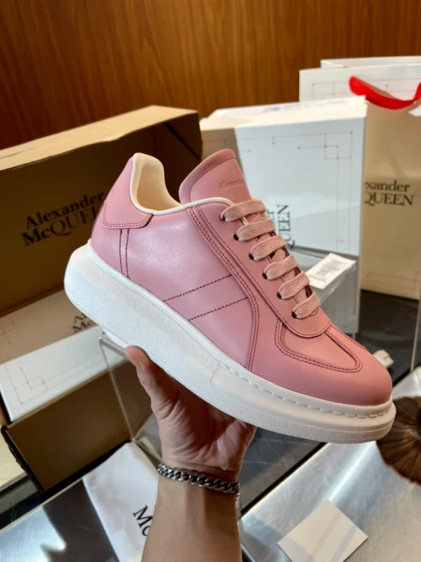 ALEXANDER MCQUEEN RETRO OVERSIZED SNEAKER – AM67