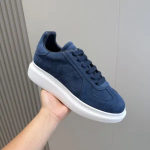 ALEXANDER MCQUEEN RETRO OVERSIZED SNEAKER – AM68